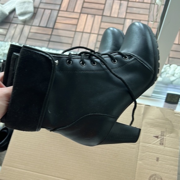 New chic boots - Picture 3 of 4